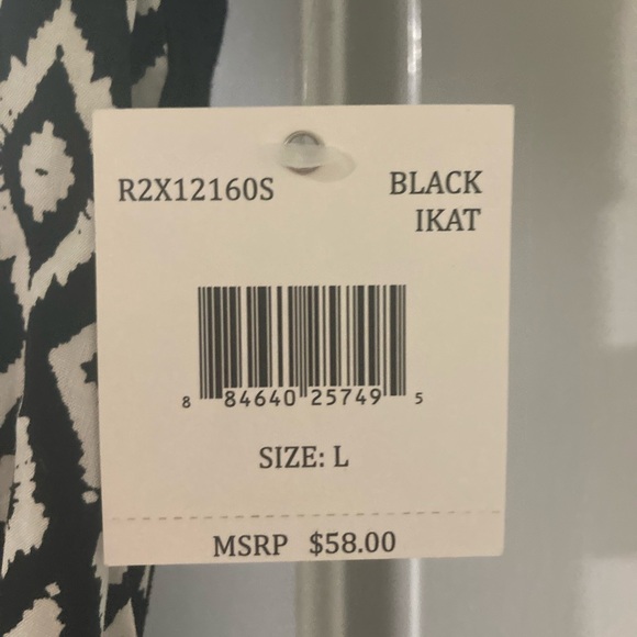 Black and White Geometric Pattern Cap Sleeve Blouse Size Large by RXB - Picture 3 of 3